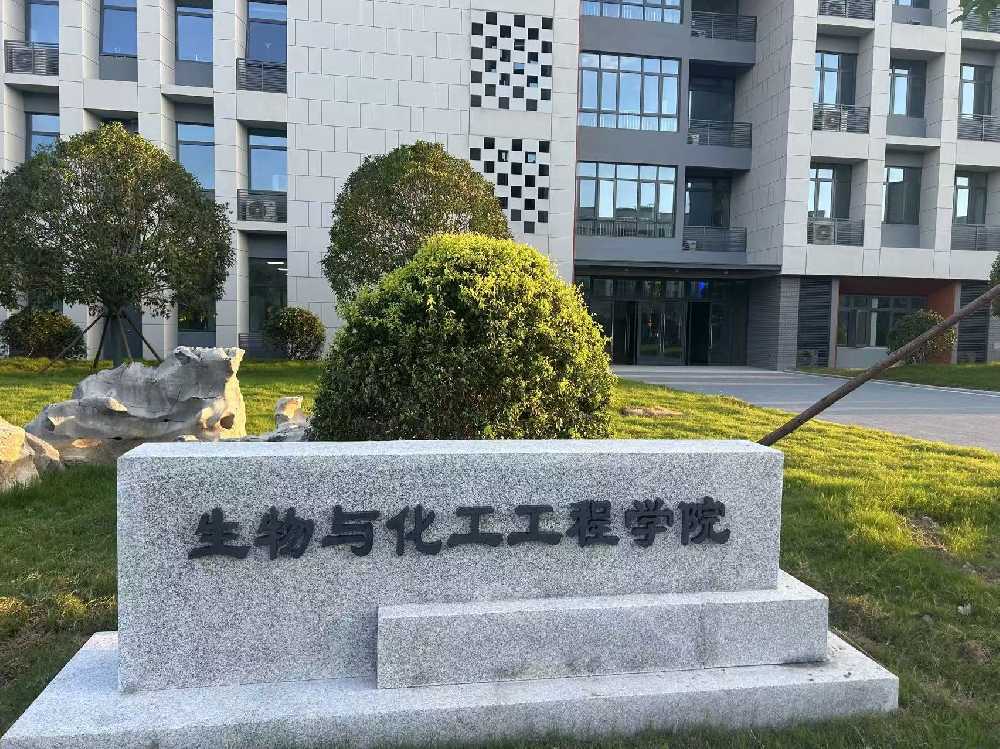 禄丰市扬州职业大学体育场高杆灯项目
